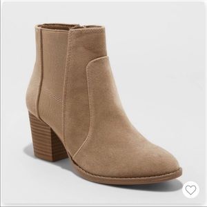 Universal Thread Caitlin Taupe Ankle Boots